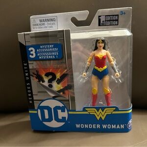 *Rare/Collectable* DC Wonder Woman Figure with Mystery Accessories 4”inches
